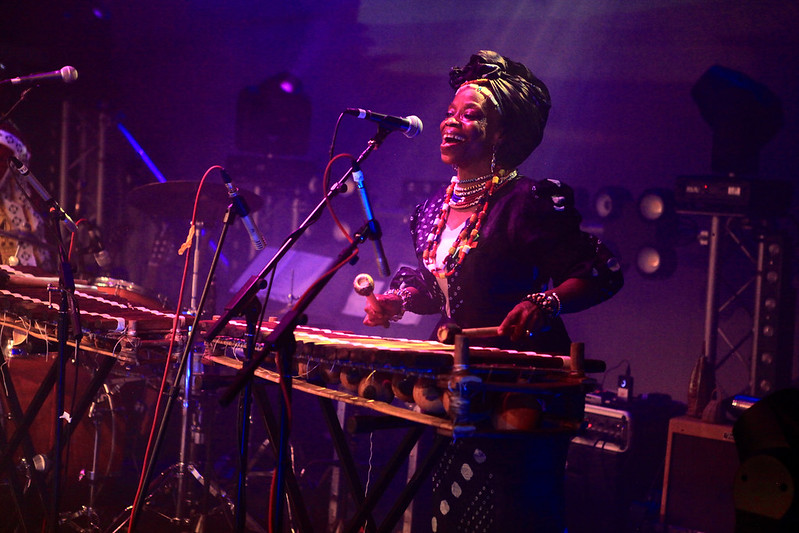 Fatoumata Kouyaté Djeliguinet playing balafon live in concert