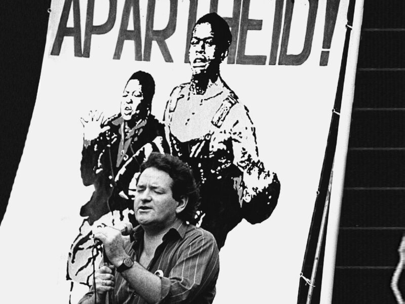 Young Dafydd Iwan photo singing at Anti-Apartheid event