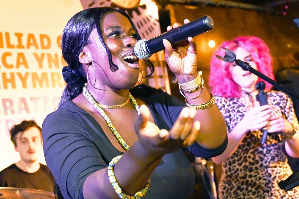Samantha singing on stage